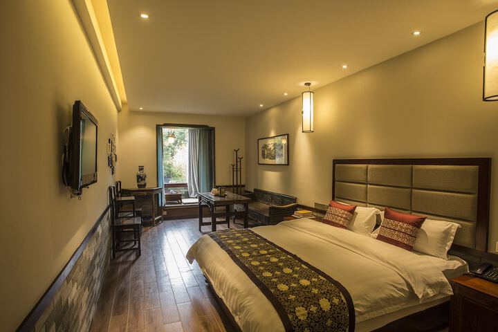 Room 3 of 82