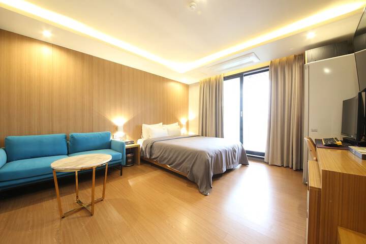 Room 33 of 110