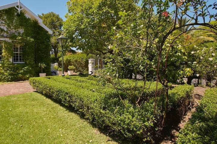 Hotel Exterior 50 of 55