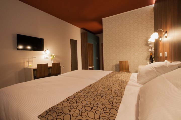 Room 3 of 20