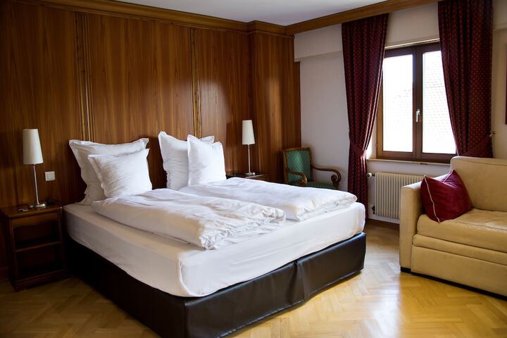 Room 6 of 52