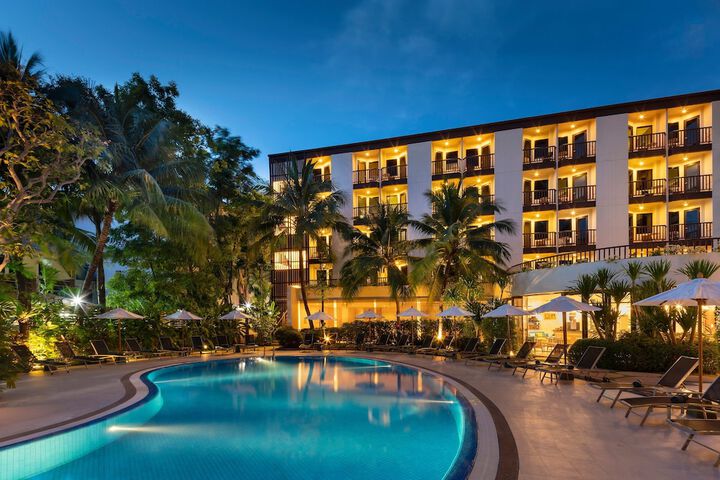 Hotel Pool