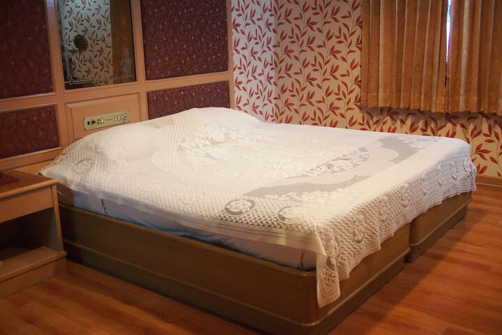 Room 7 of 37