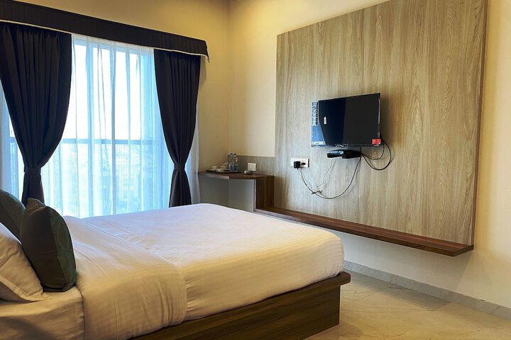 Room 5 of 20