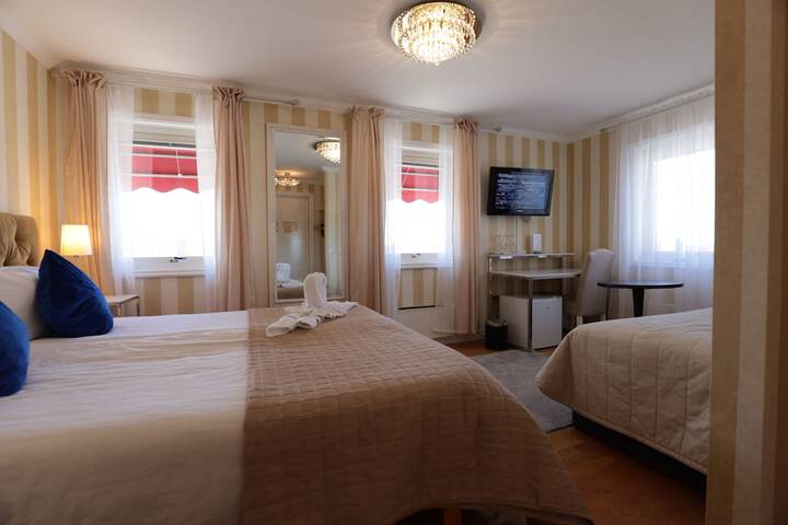 Room 96 of 334