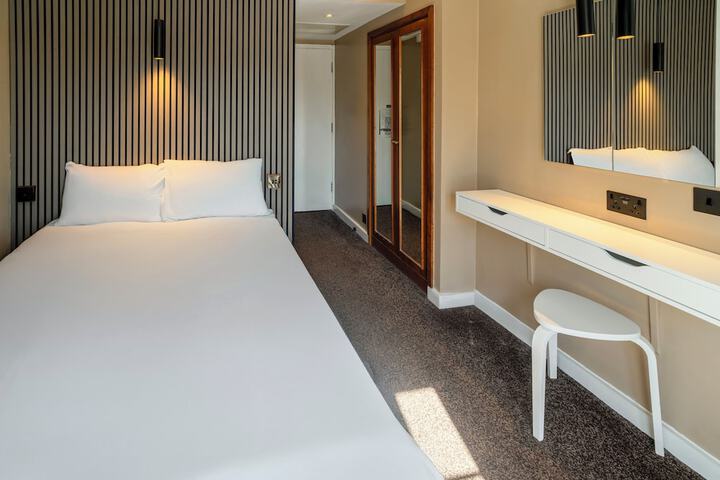 Room 41 of 78