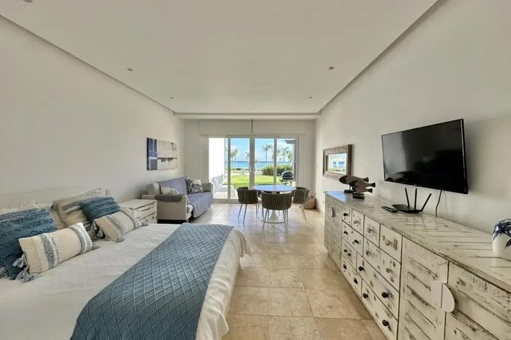 Image of Amazing Ocean Front Studio With Sofa Bed in Resort