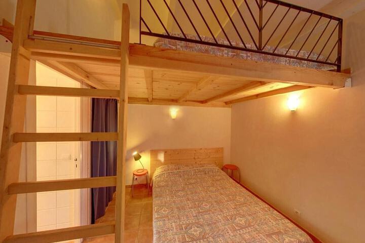 Room 2 of 63