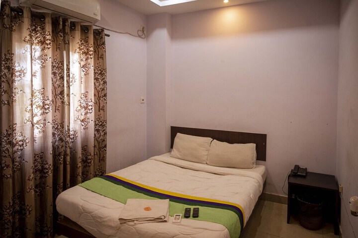 Room 4 of 7