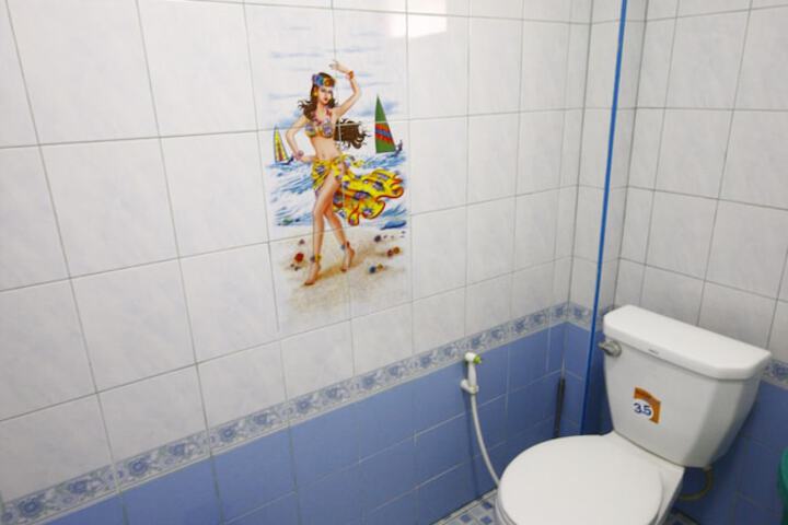 Room 25 of 69