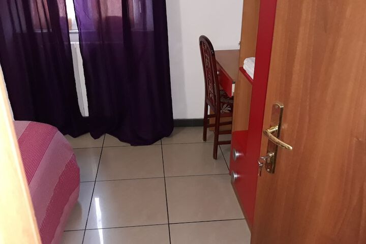 Room 15 of 34