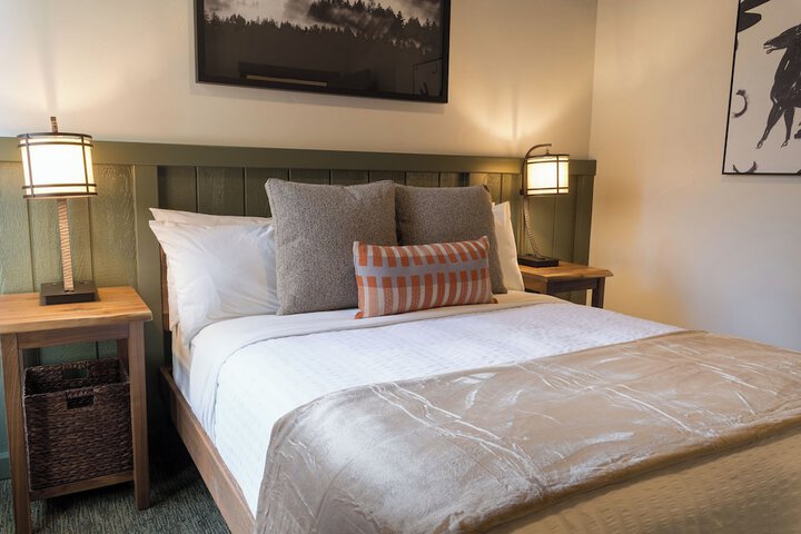 2 Bedrooms Cottage King and Queen Bed (9 of 12)