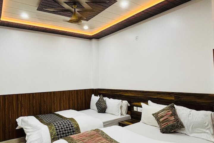 Room 3 of 28