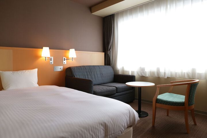 Room 8 of 50