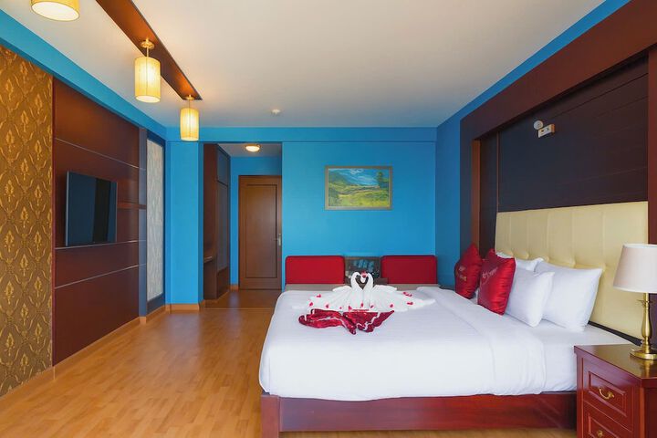 Room 18 of 80