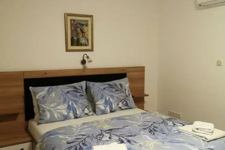 Room 6 of 15
