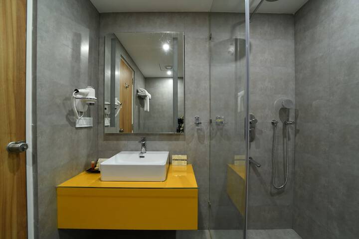 Room 10 of 37