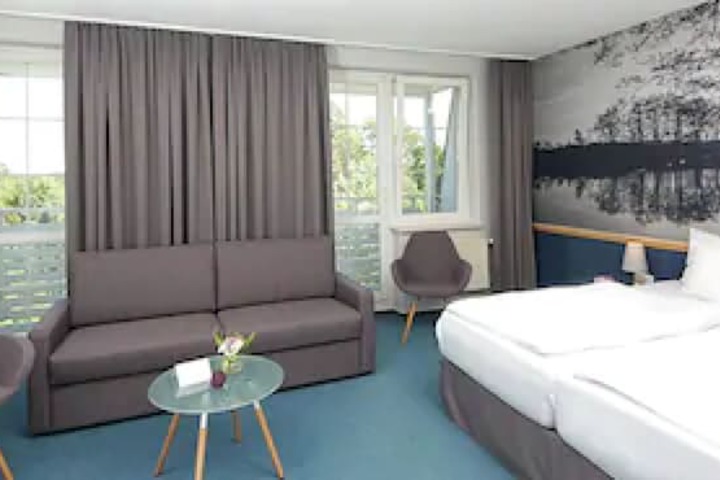 Room 7 of 40
