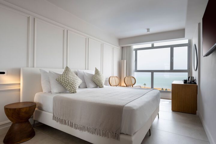 Room 40 of 106