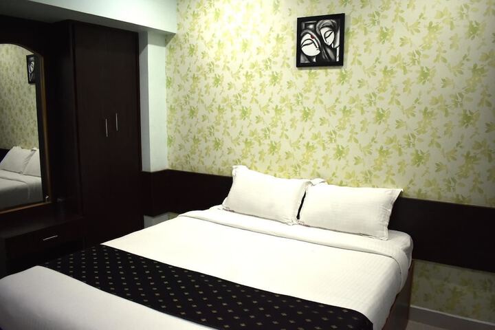 Room 8 of 14