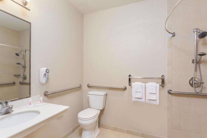 Super 8 by Wyndham Tempe / ASU/Airport in Tempe, AZ