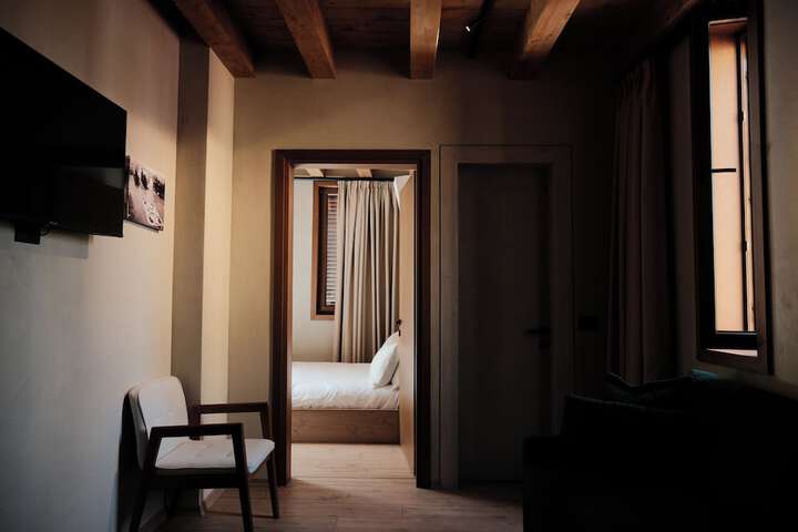 Room 33 of 93