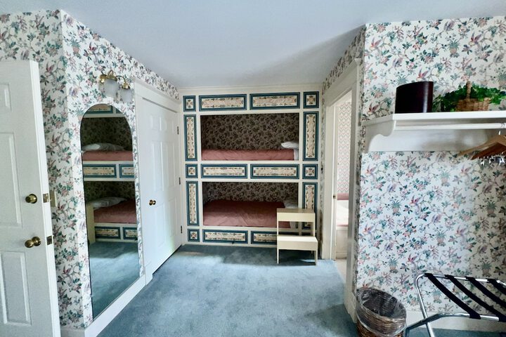 Room 19 of 84