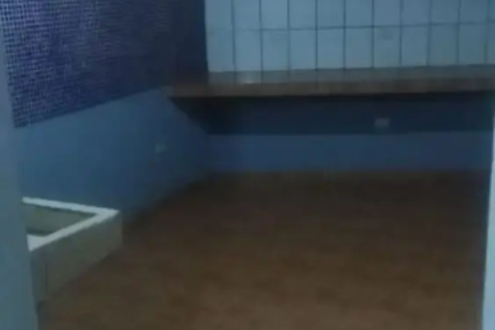 Room 9 of 15