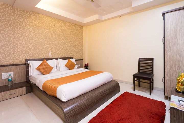 Room 6 of 33