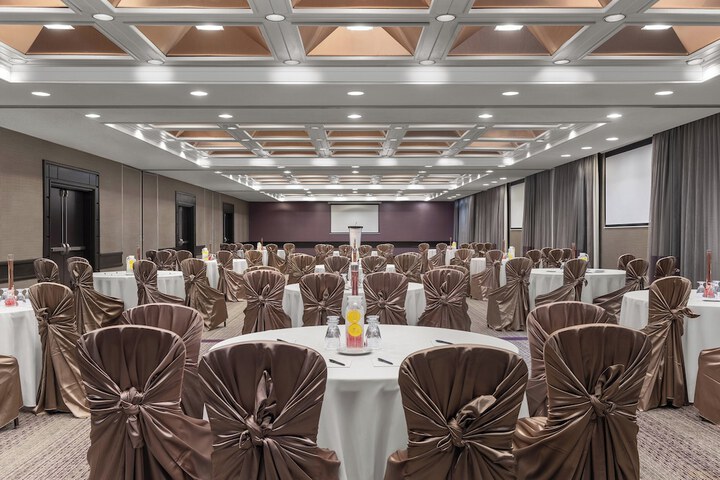 Ballroom/Hall 70 of 106