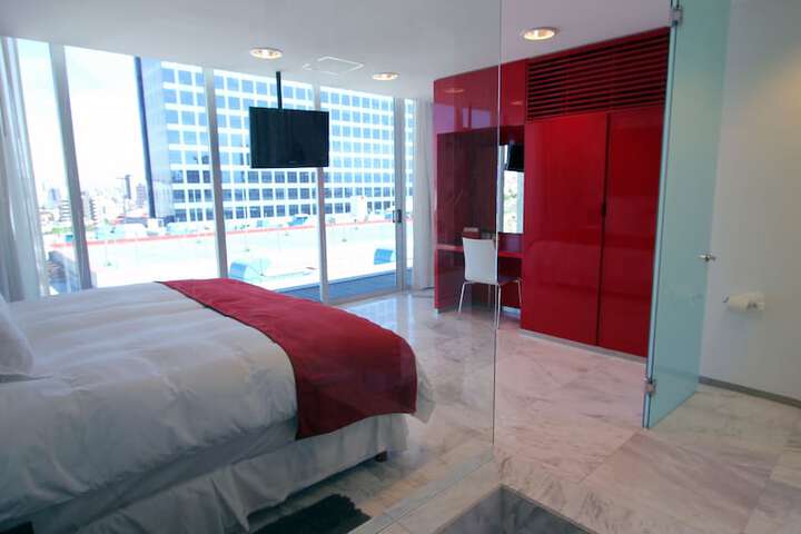 Room 4 of 25