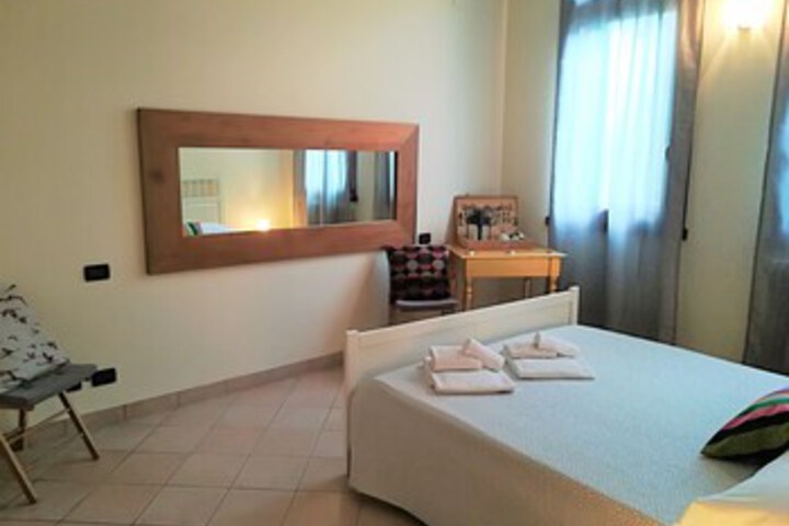 Room 9 of 18