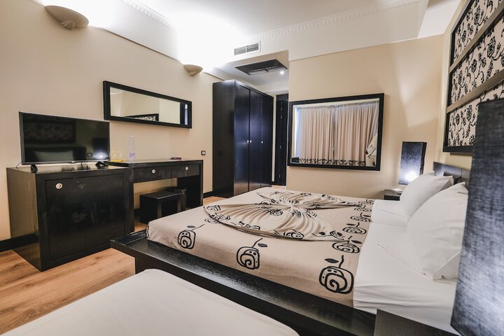 Room 4 of 167