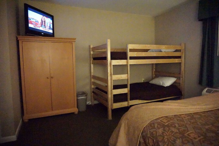 1 King Bed (9 of 23)