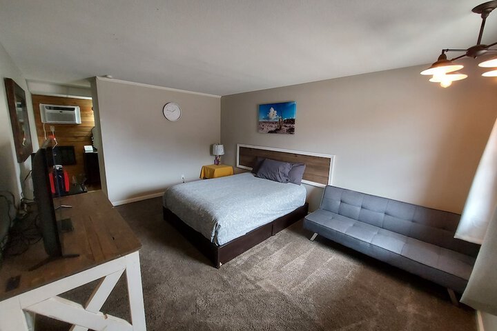 Basic Single Room (6 of 9)