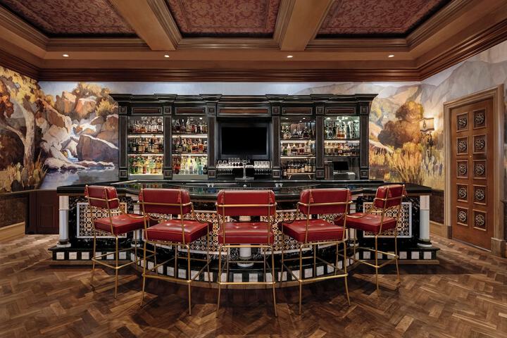 Lobby lounge