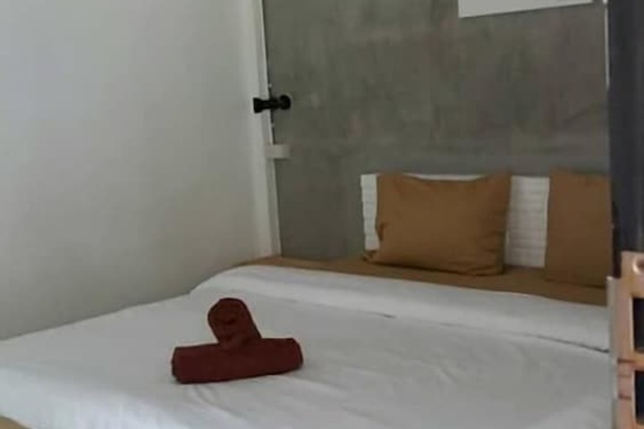 Room 8 of 27