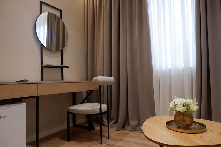 Room 6 of 16