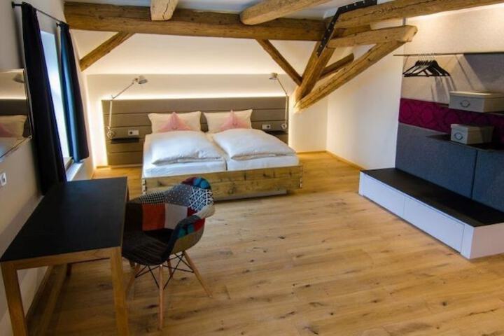Room 3 of 63