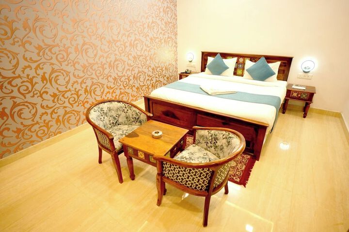 Room 5 of 18