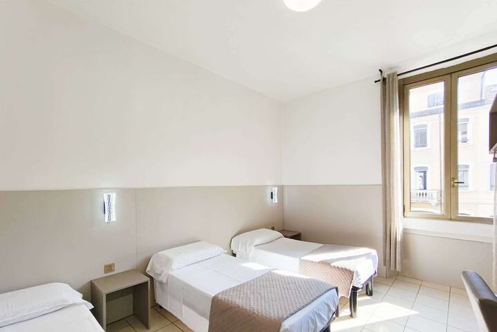 Room 9 of 23