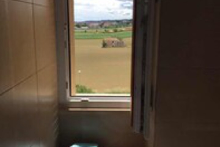 Room 9 of 104