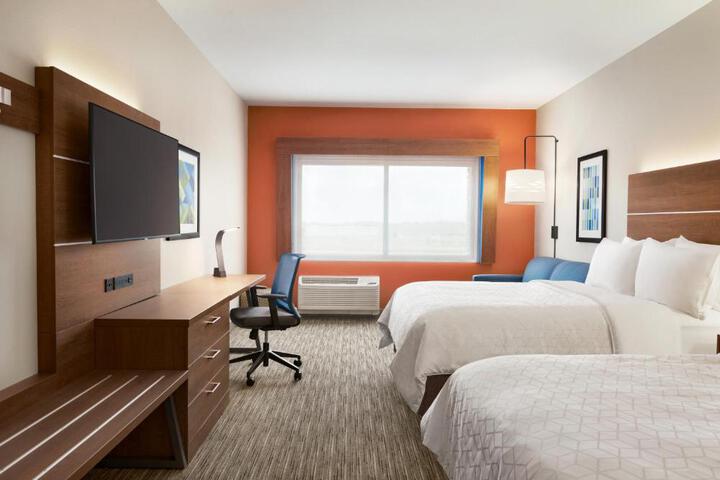 1 King Bed Standard Comm Accessible (11 of 13)
