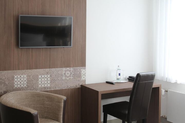 Room 6 of 24