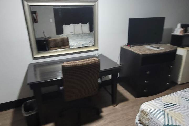 1 King Bed Kitchen (7 of 11)