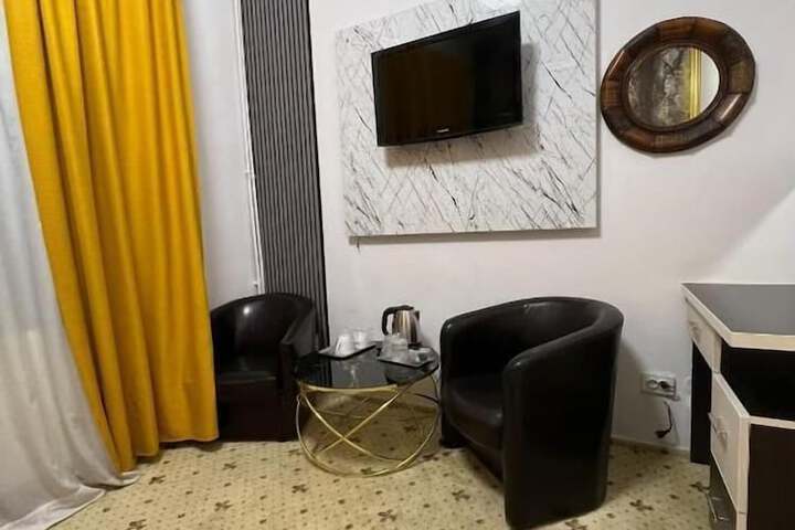 Room 16 of 30