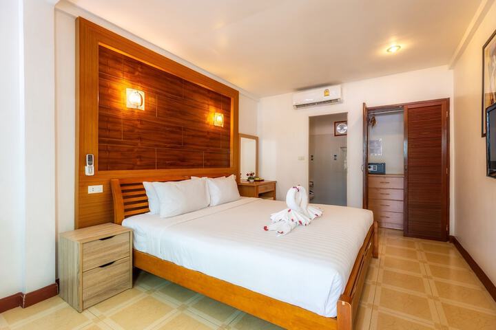 Room 6 of 48
