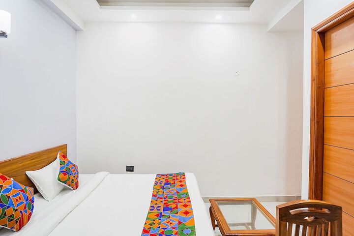 Room 8 of 28