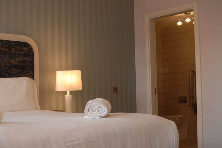 Room 16 of 62