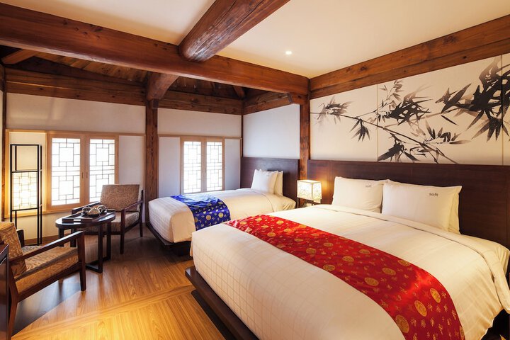 Room 10 of 26